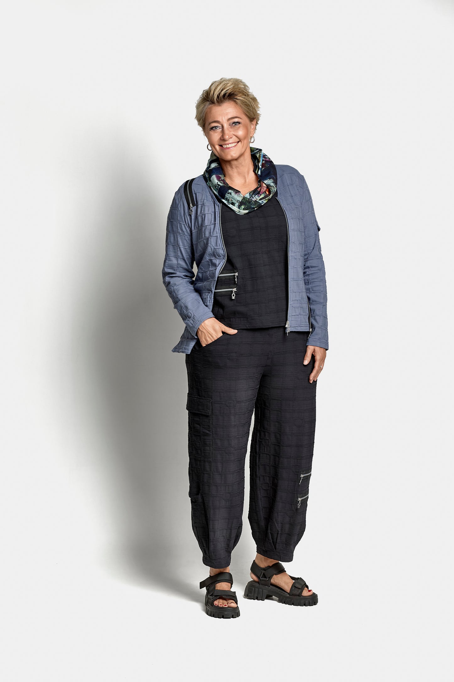 BUBBLE JACKET WITH POCKET AND ZIPPER DETAIL - Blue