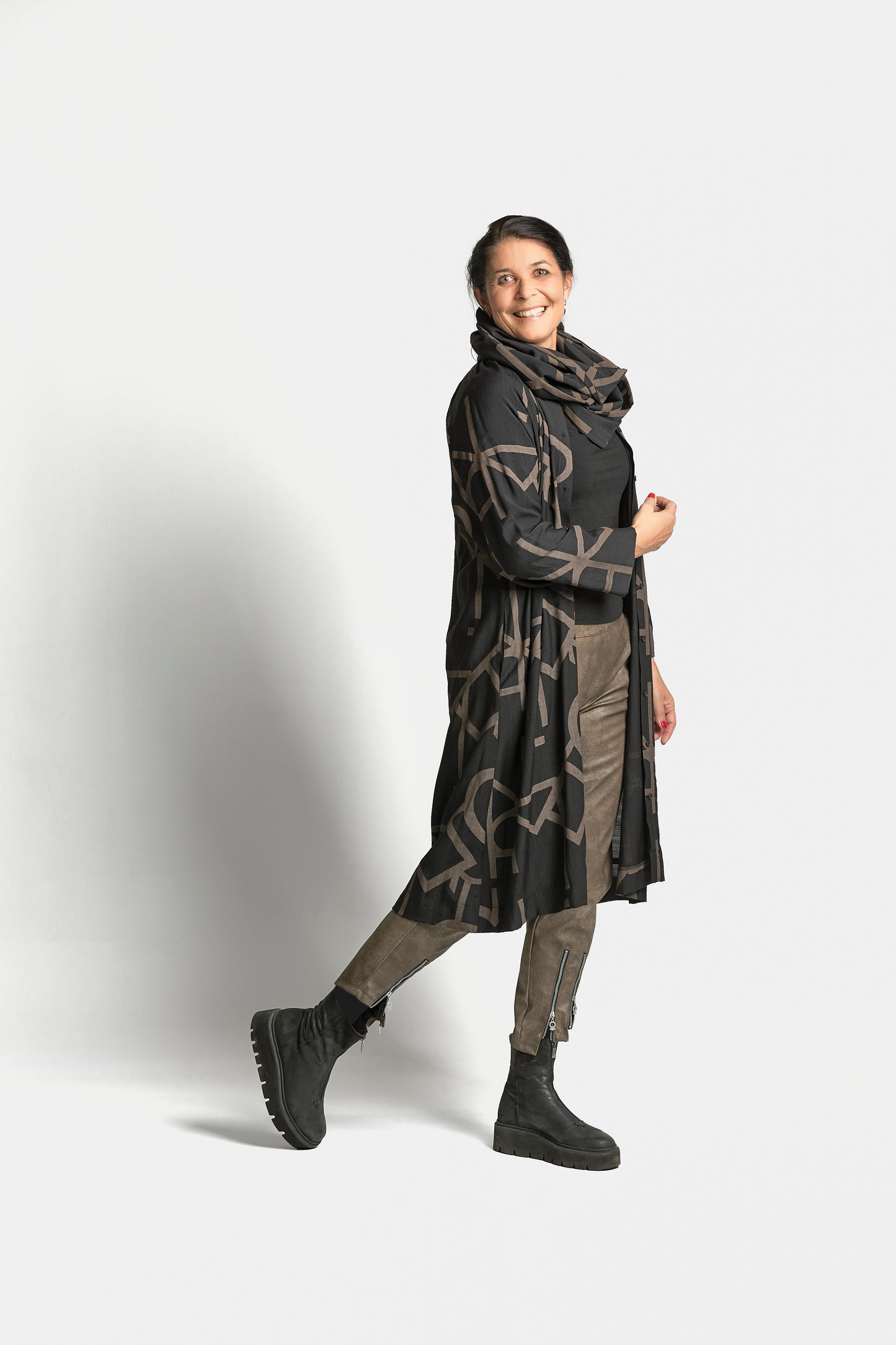 GRAPHIC JACKET - Black/Brown
