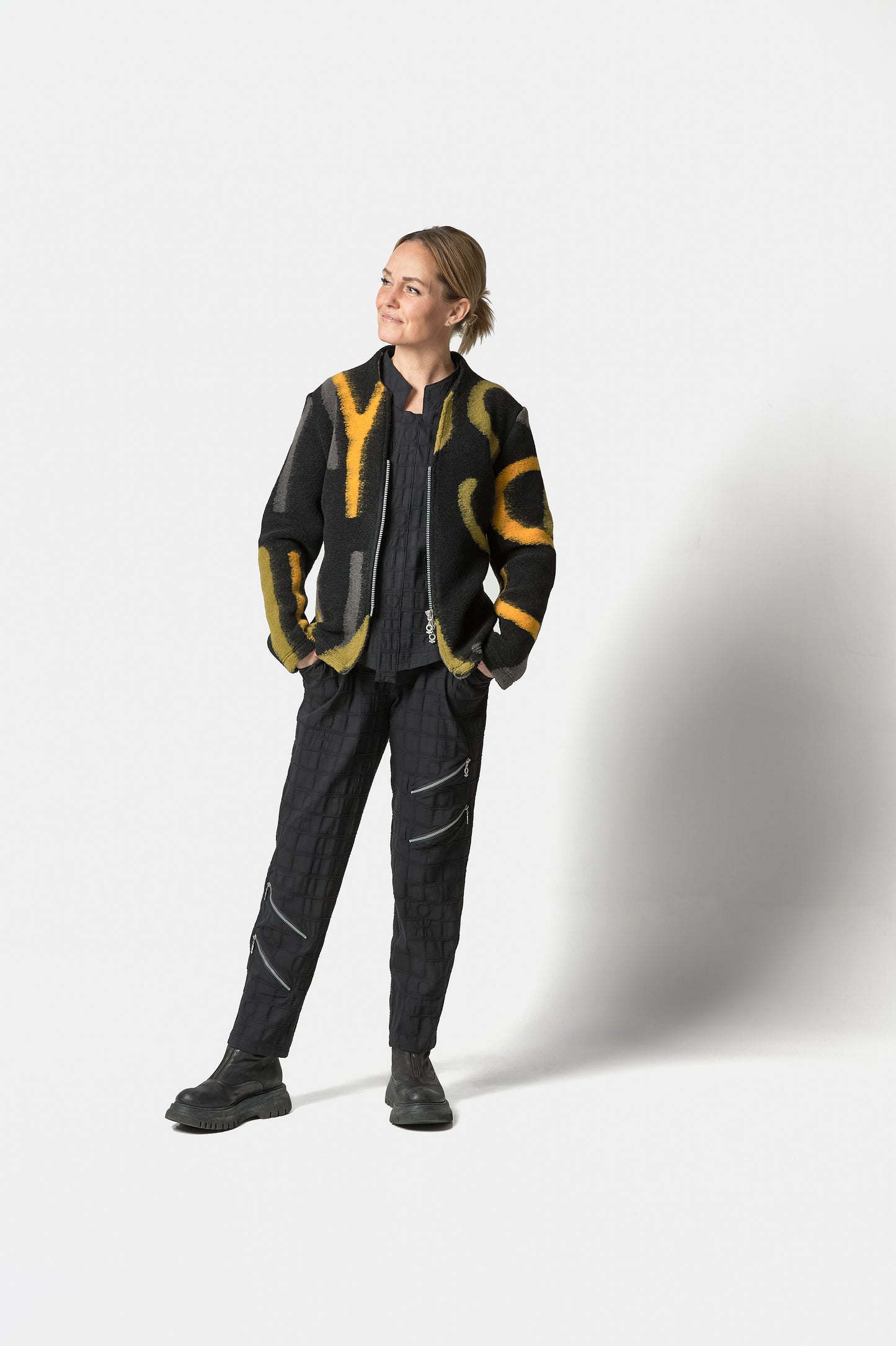 BUBBLE PANTS WITH ZIPPER DETAILS - Black