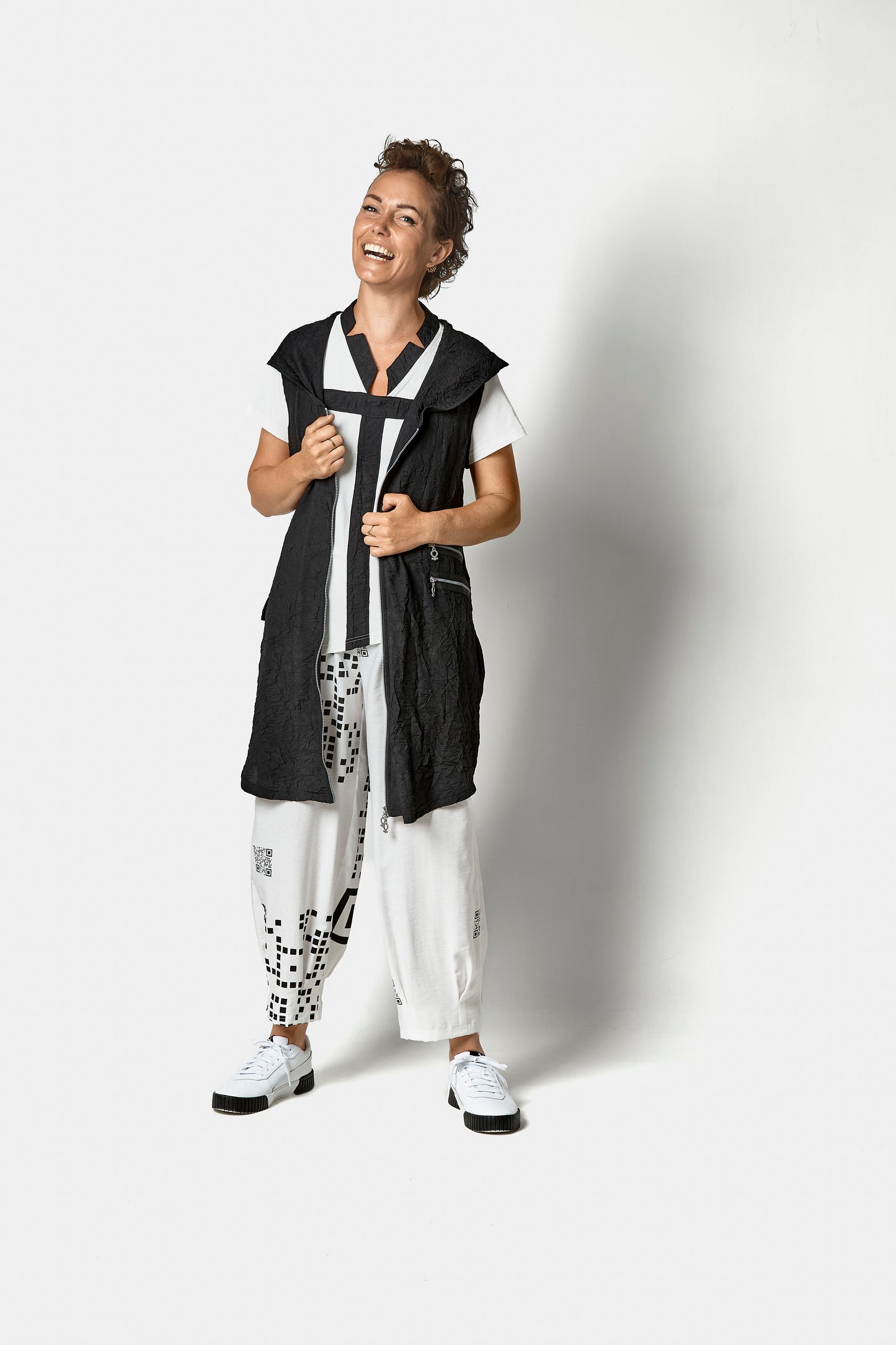 CRINCLE WAISTCOAT WITH ZIPPER DETAILS - Black