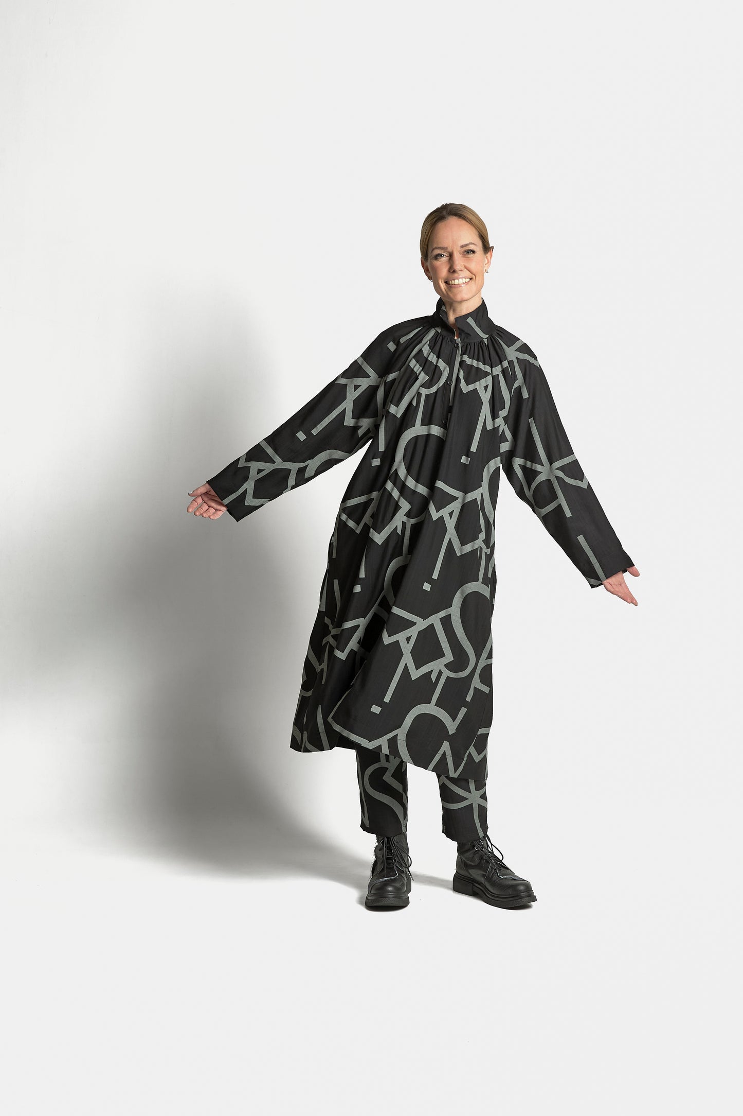 GRAPHIC JACKET - Black/Grey